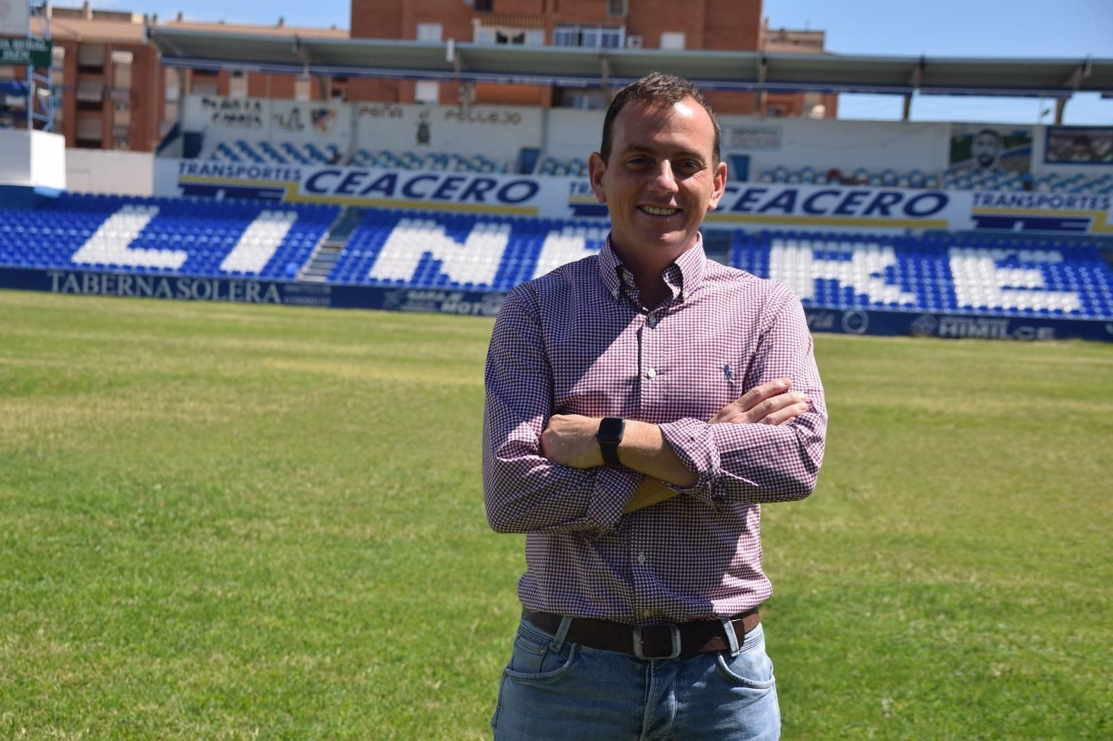 Alberto González, en su presentación con el Linares Deportivo.