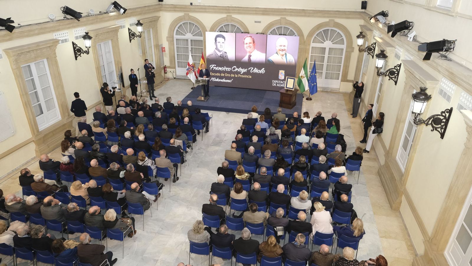 Las fotografías de la entrega del Escudo de Oro de la Provincia al Doctor Francisco Ortega Viñolo