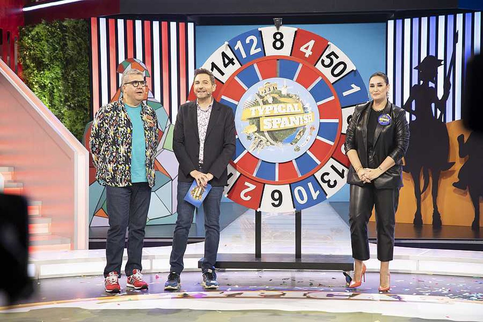 Frank Blanco entre Florentino y Vicky en el plató de 'Typical Spanish'
