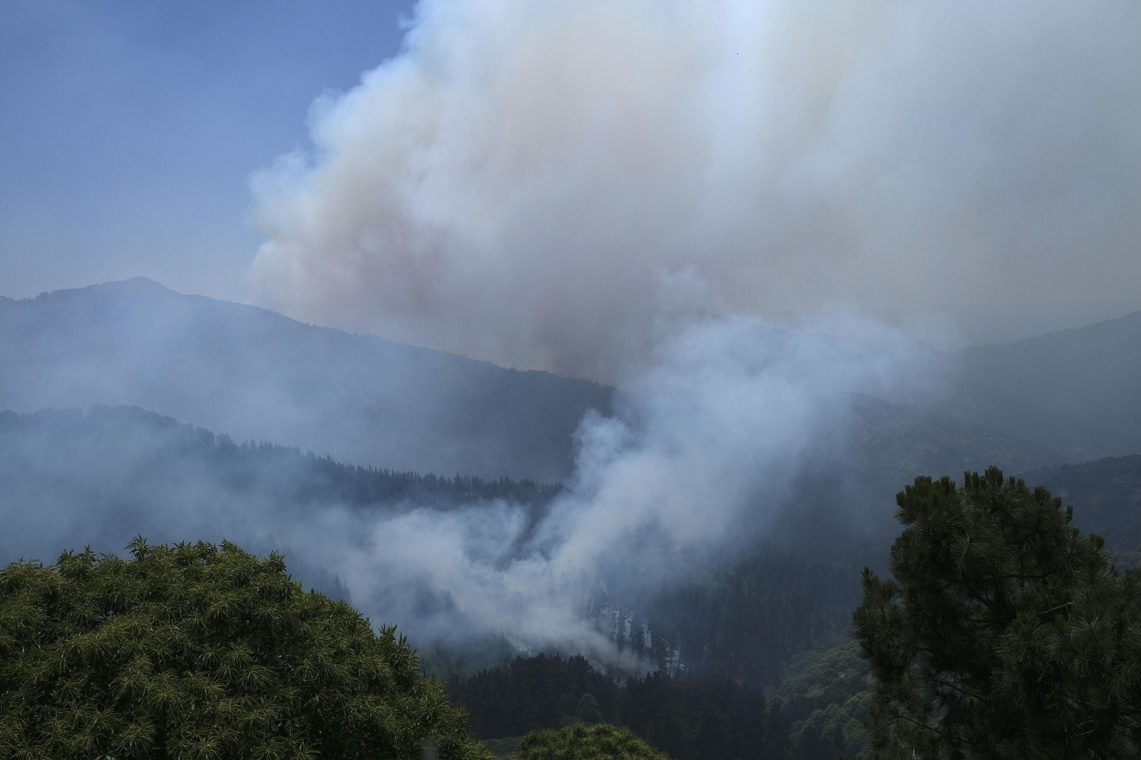 Las fotos del tercer día del incendio en Sierra Bermeja