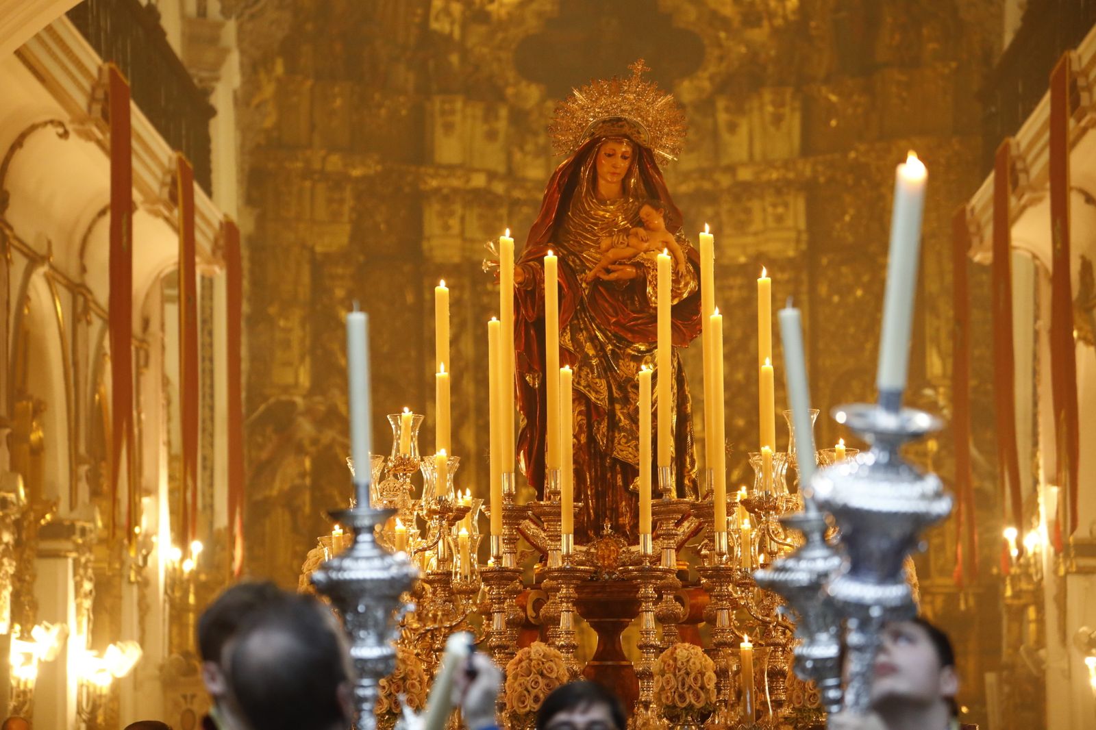 La procesión de la Virgen del Amparo de Córdoba, en imágenes