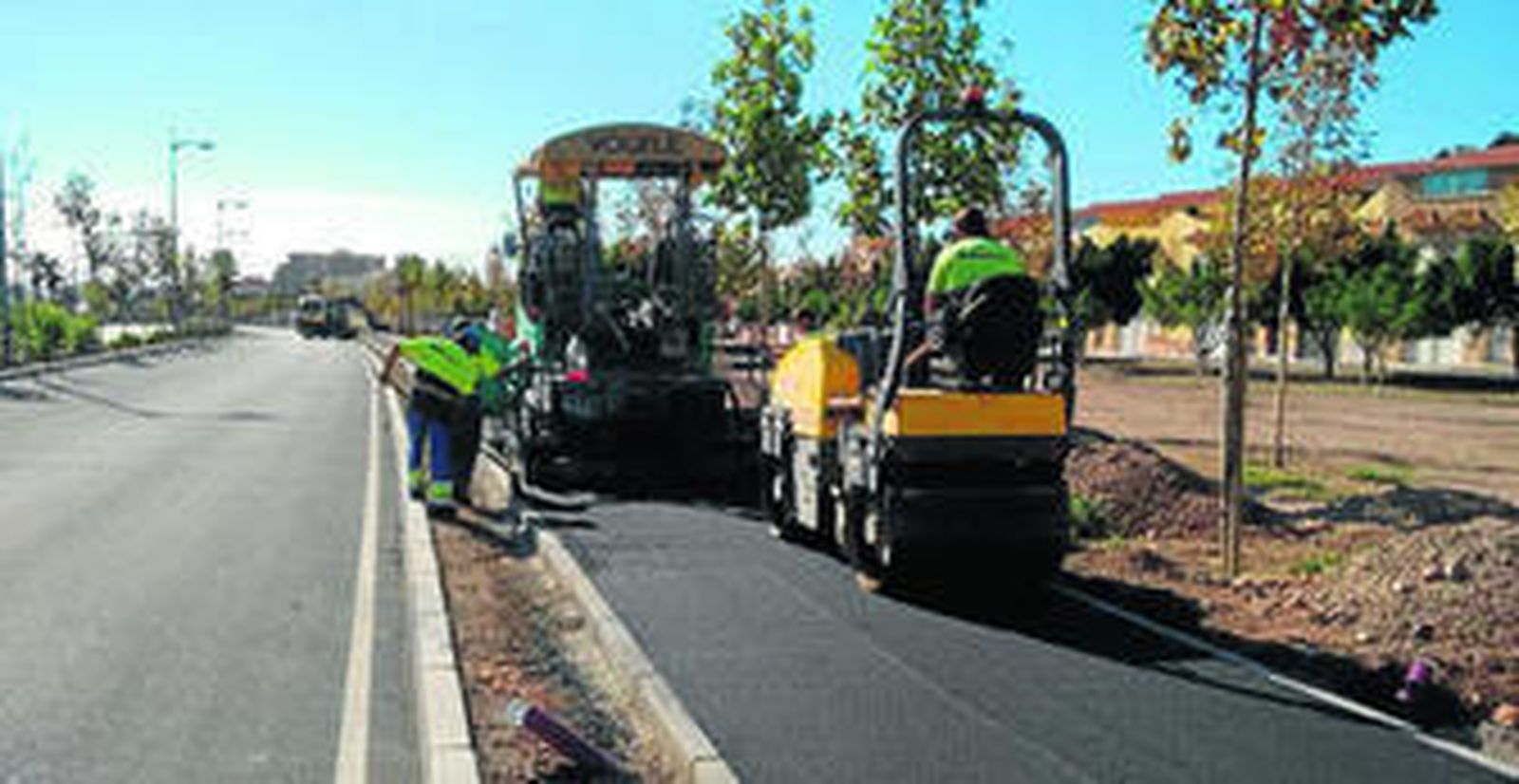 Los trabajos de asfaltado son constantes por parte de la empresa que los ejecuta, Fircosa.