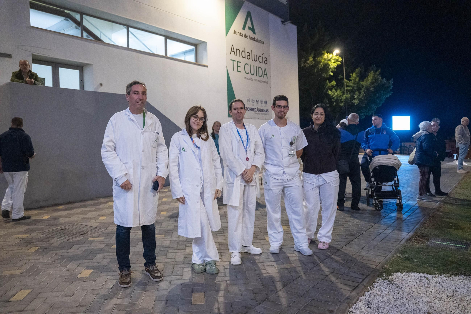 El encendido del alumbrado navideño del Hospital Universitario Torrecárdenas, en imágenes