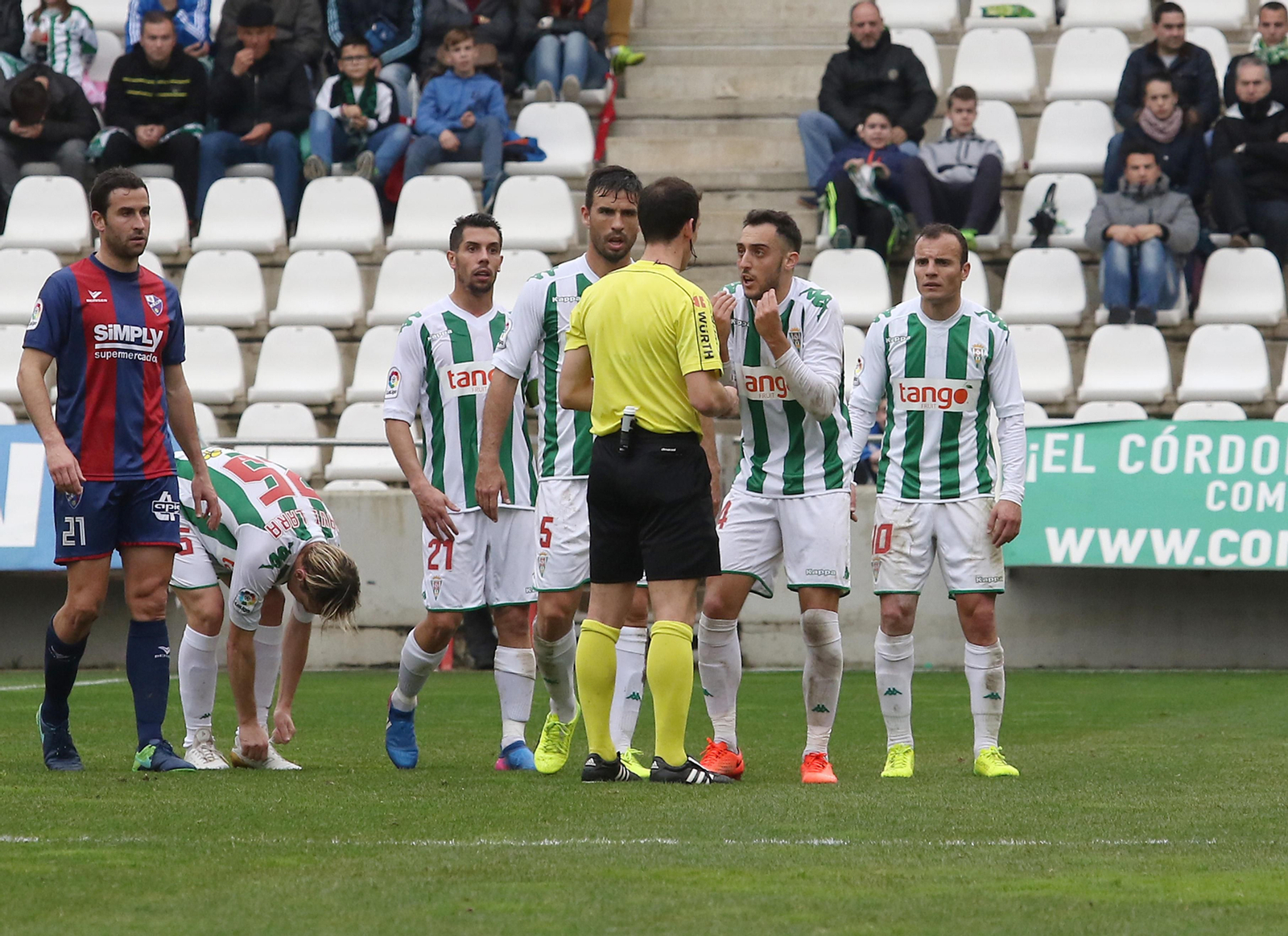 Aguza protesta a Pérez Pallas su expulsión ante el Huesca.