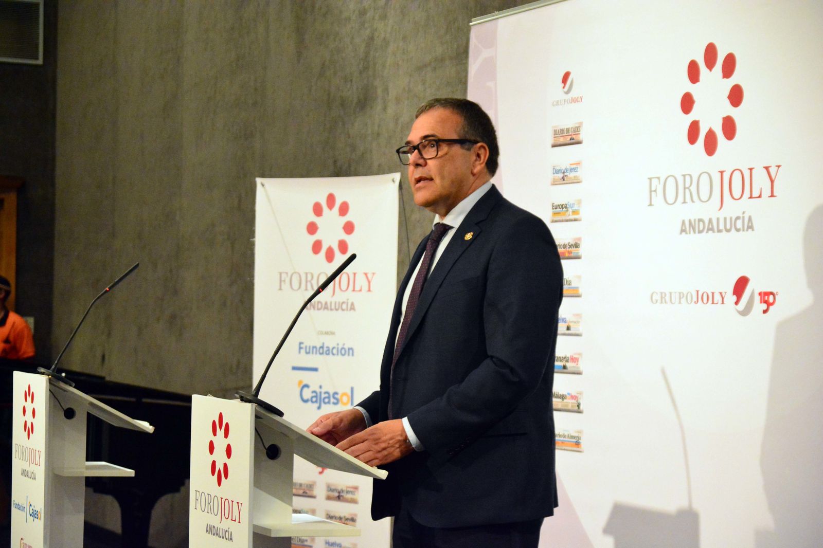 Las imágenes del ministro Alfonso Dastis en el Foro Joly