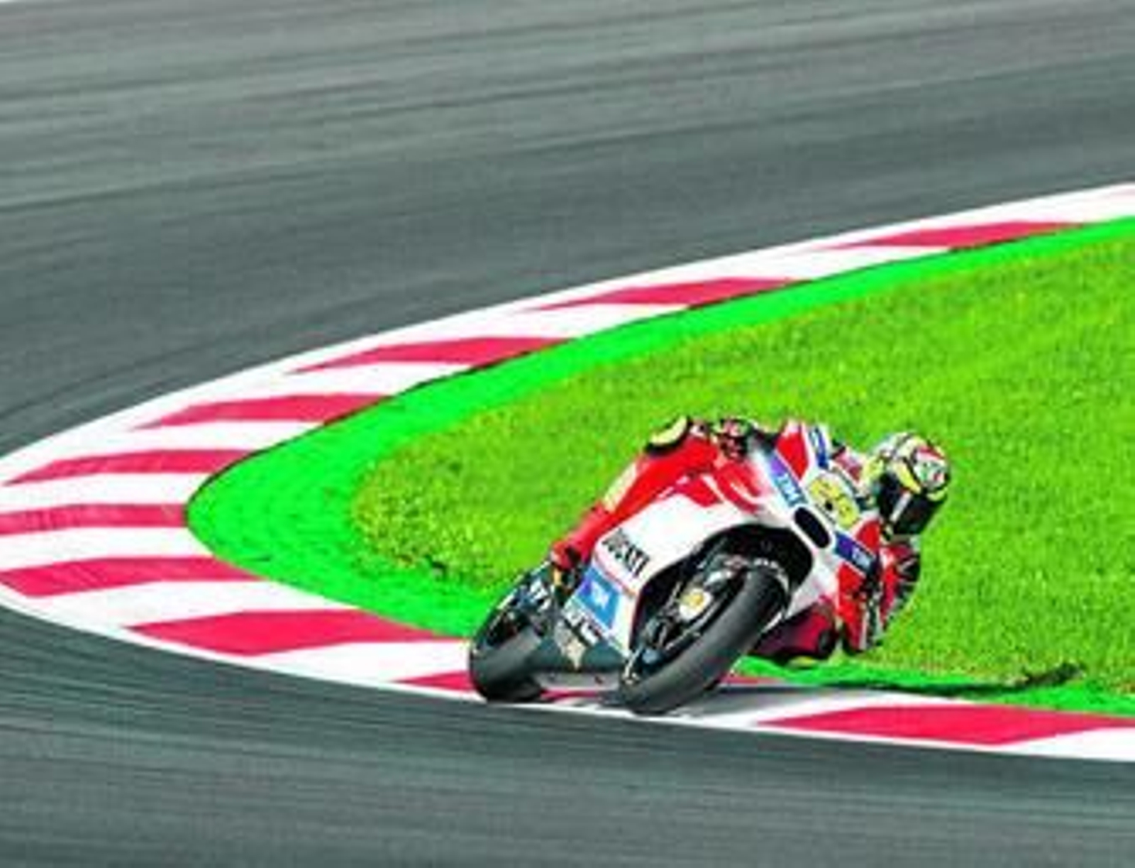 Andrea Iannone, durante la sesión de clasificación de MotoGP para el Gran Premio de Austria.