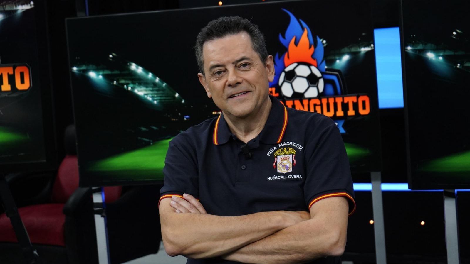 Tomás Roncero, periodista de AS, lució el escudo de la peña en una aparición en El Chiringuito