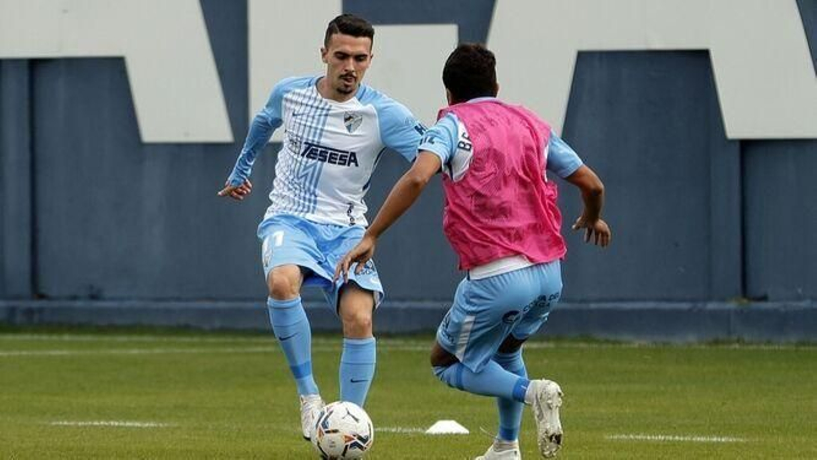 Joaquín Muñoz, en un entrenamiento con el Málaga.