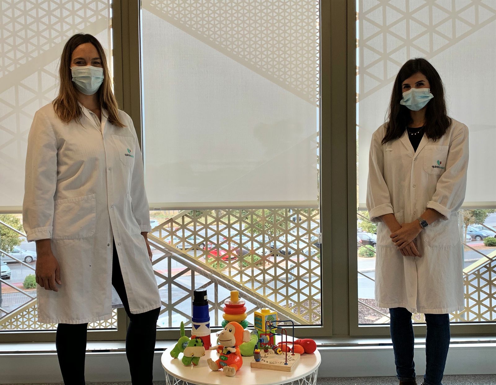 Las neuropsicólogas de Quirónsalud Córdoba Ana Belén Pistón y Marta Hernández.