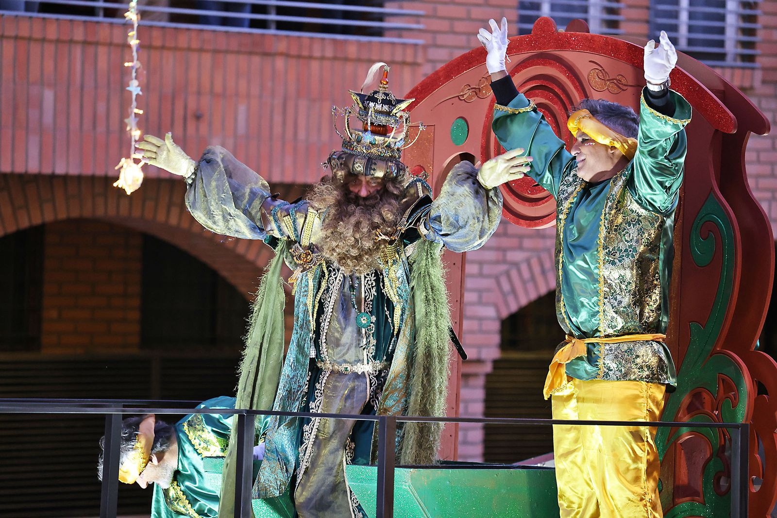 Las mejores fotografías de la salida y recorrido de la cabalgata de Reyes Magos 2026
