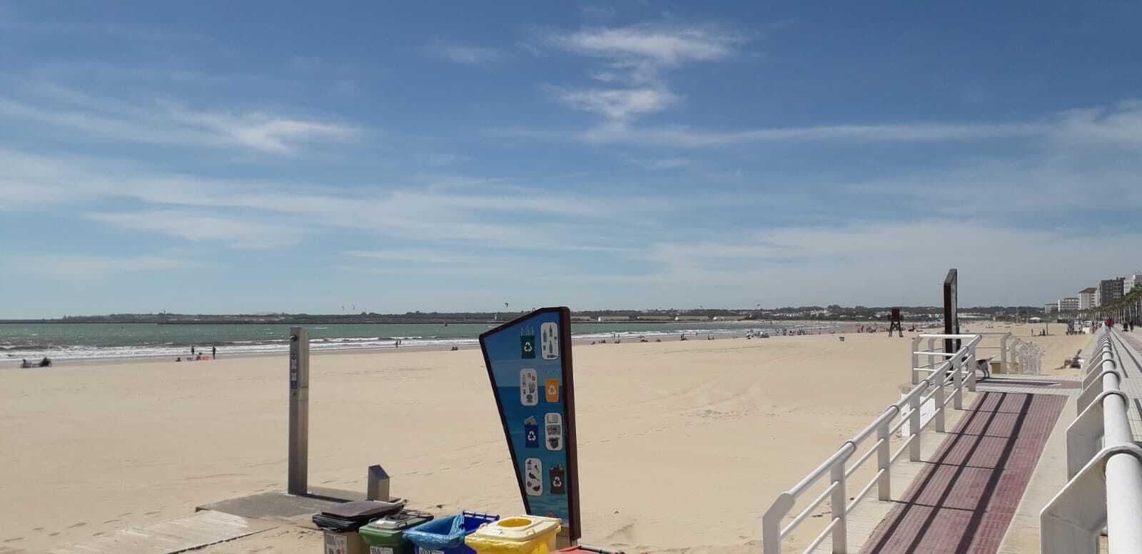Uno de los accesos a la playa portuense de Valdelagrana.