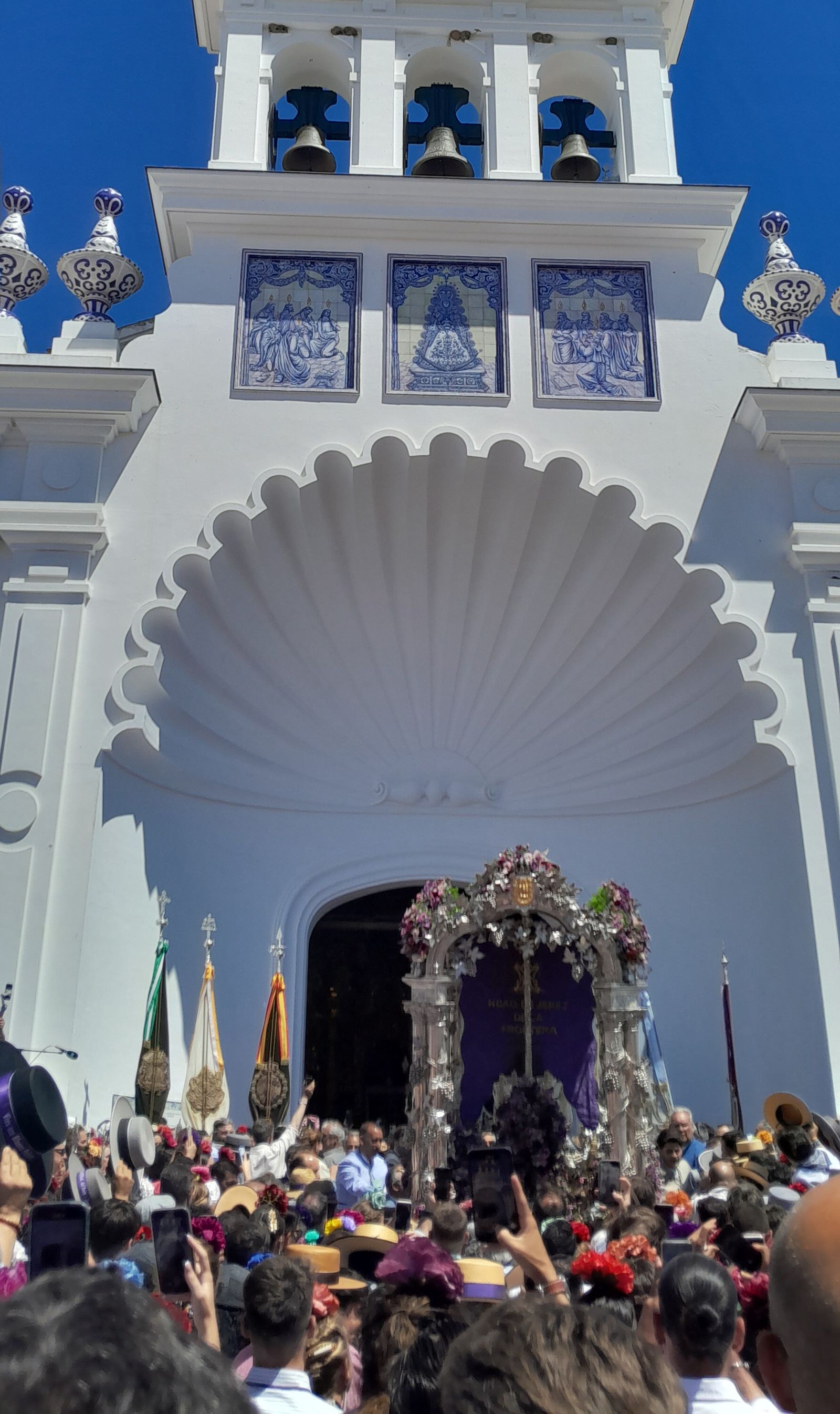 Imágenes de la llegada a la Aldea y presentación de la Hermandad del Rocío de Jerez