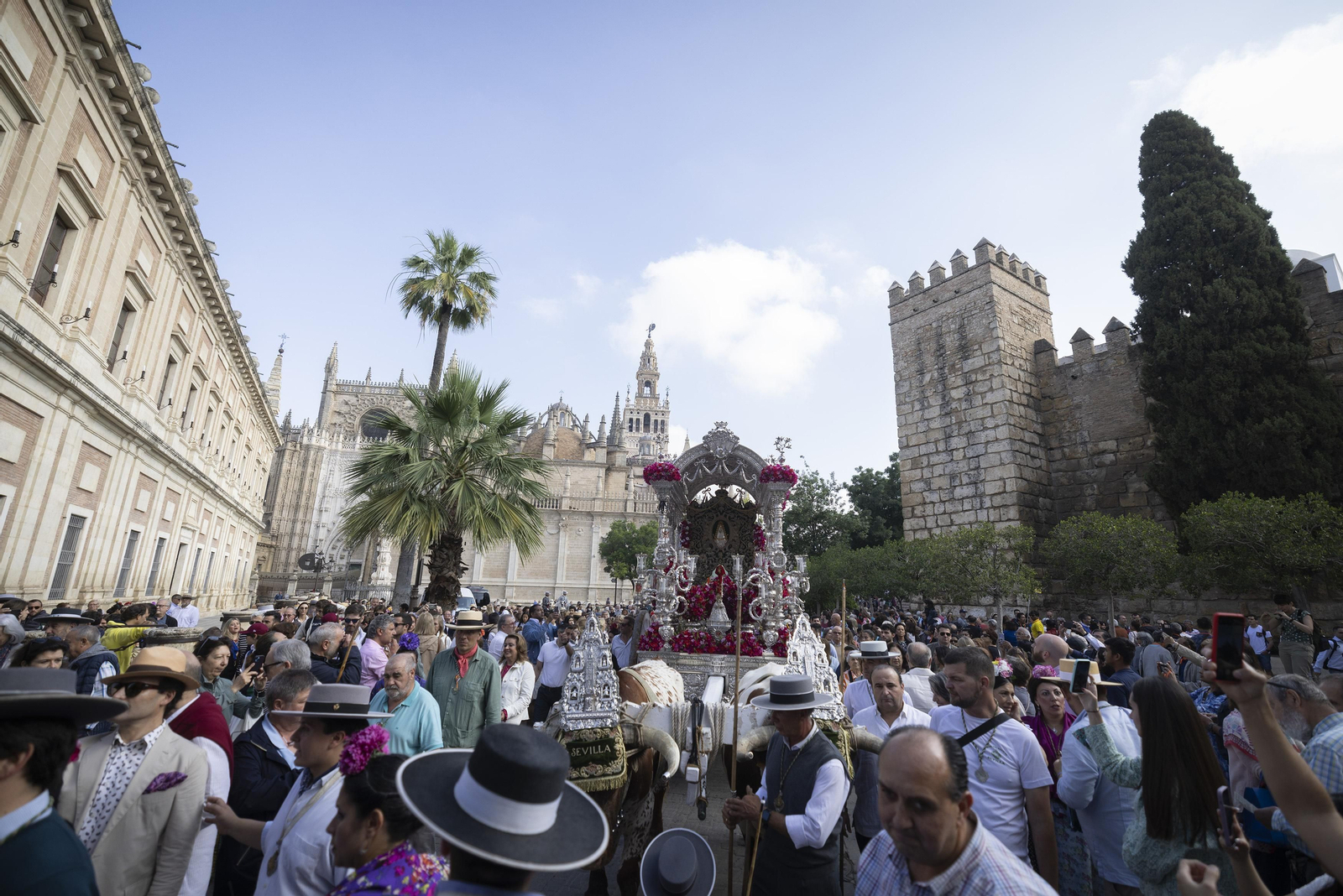 Las imágenes de la salida de la Hermandad del Rocío de Sevilla