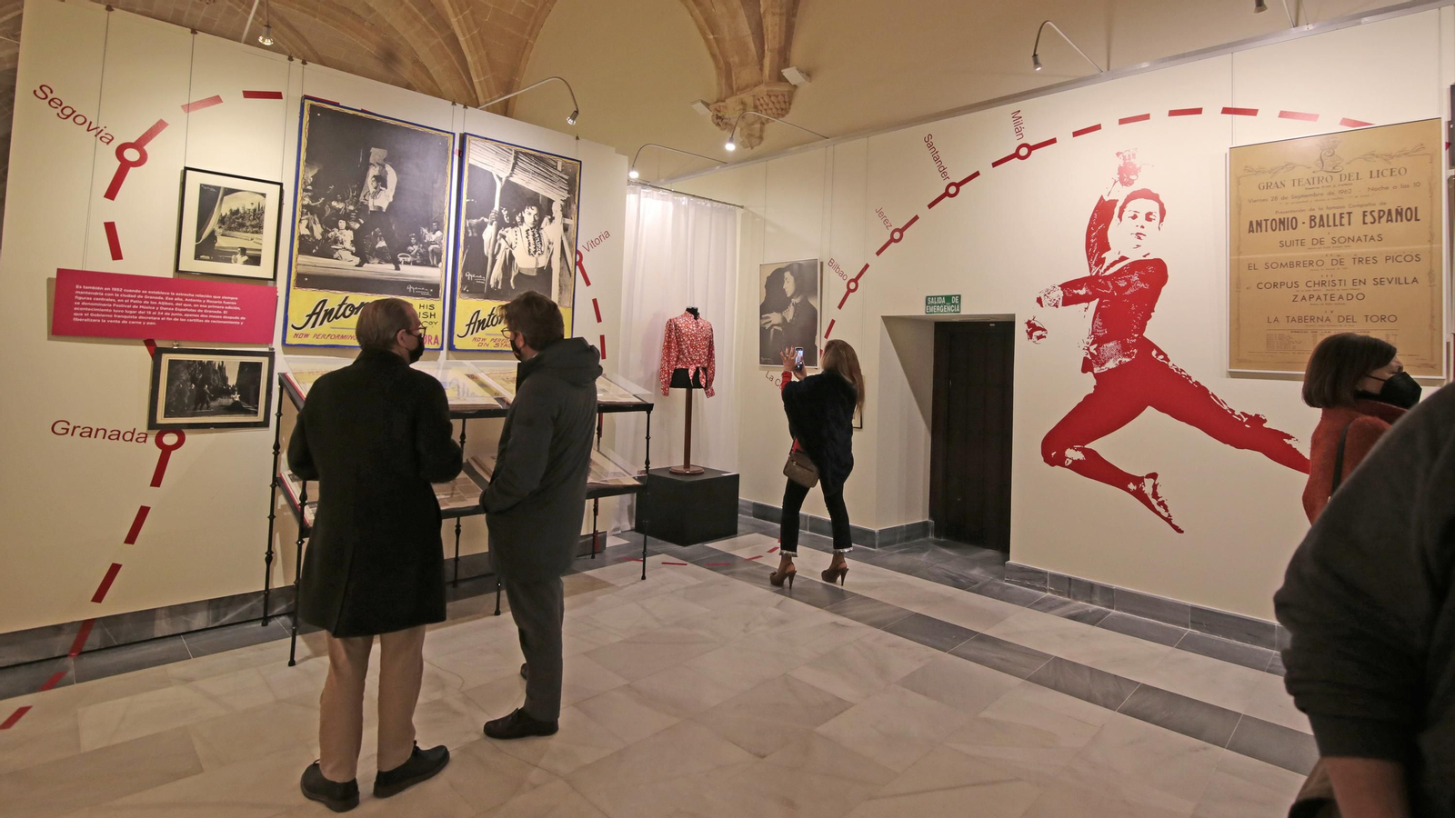 Inaugurada la exposición de Antonio El Bailarín