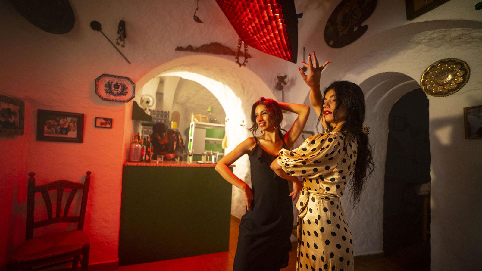 El videoclip se rodó en la Cueva del Paseíllo en el Sacromonte