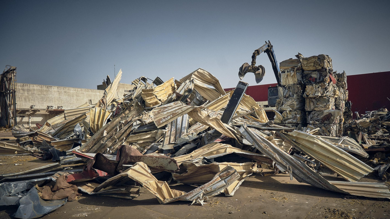 Derribo de la antigua factoría de Delphi.