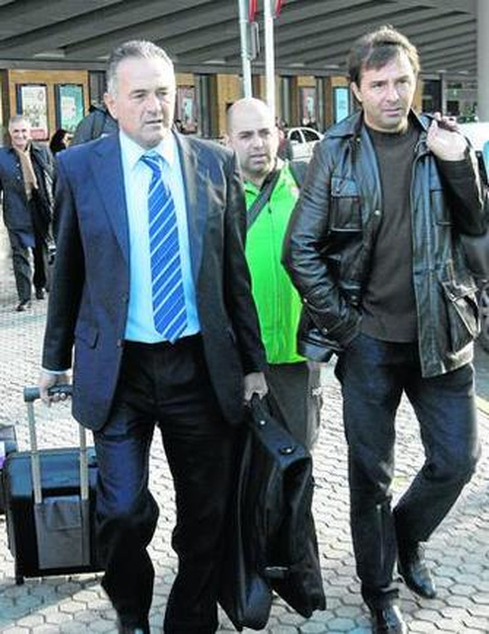 Rafael Gordillo, junto a Vlada Stosic y José Manuel Acuña, ayer en Santa Justa.