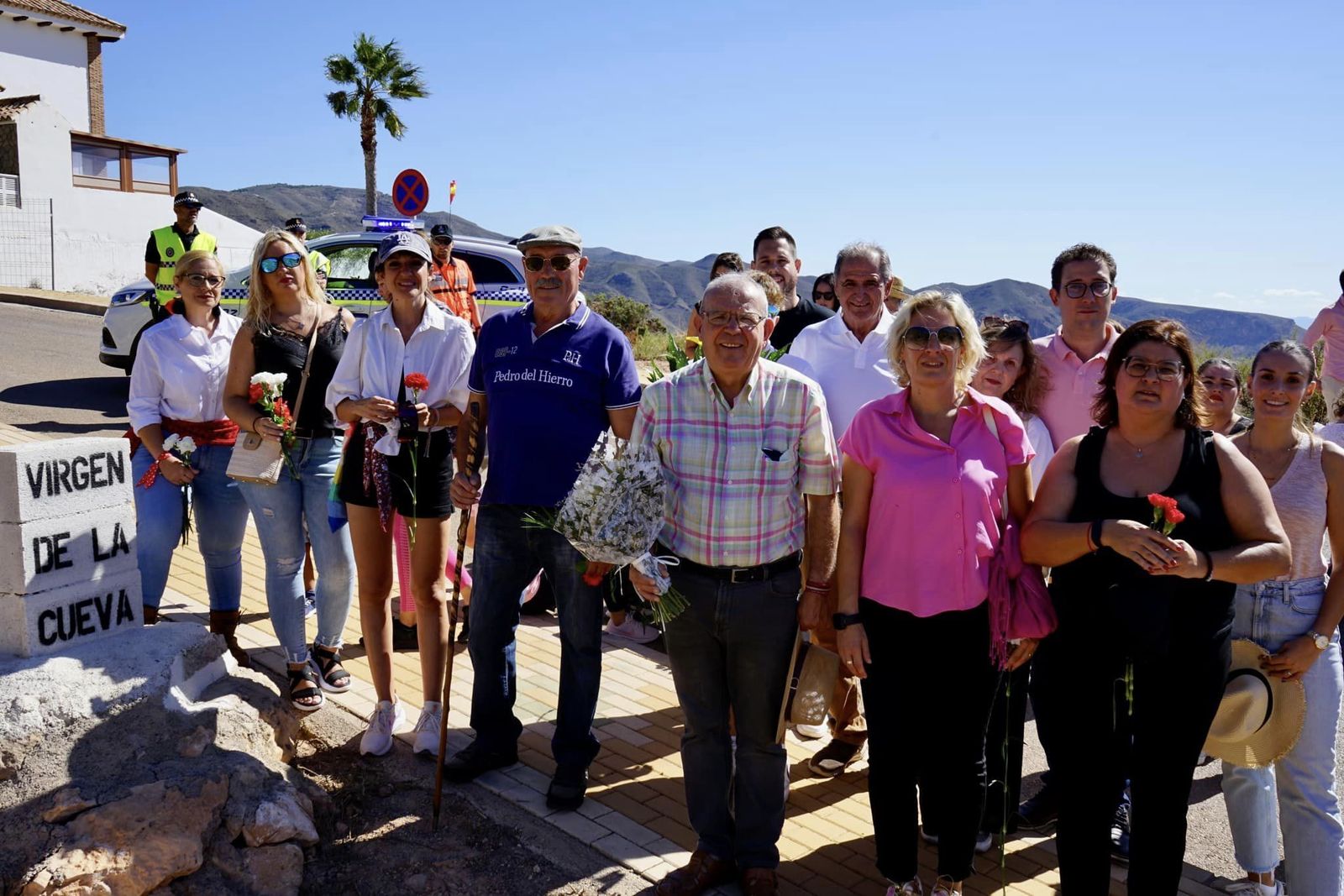 La excursión hasta la Virgen de la Cueva ha tenido lugar este domingo con la presencia del alcalde y ediles del equipo de gobierno.