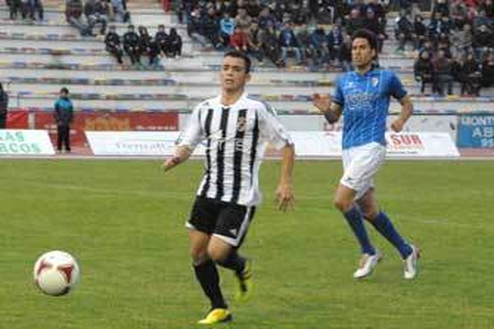 Salvi, en un partido de la pasada campaña frente al San Fernando.