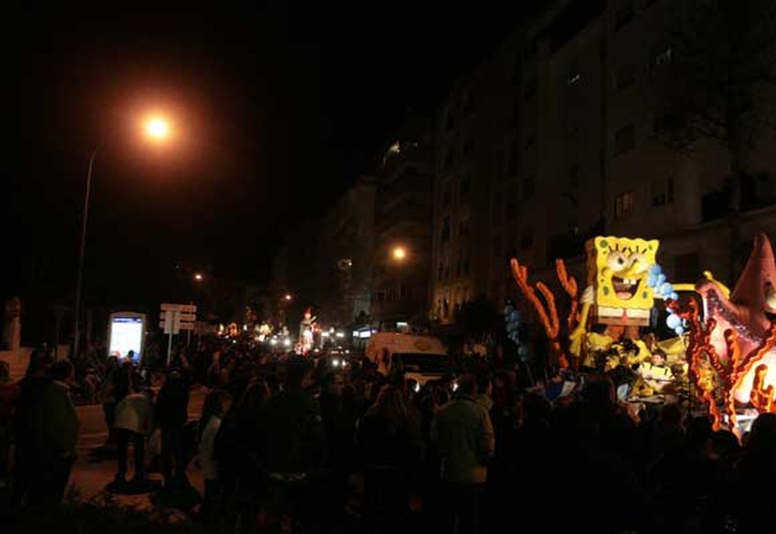 Niños y mayores disfrutaron de una tarde de ilusión que presagiaba la llegada de una noche mágica

Foto: Elias Pimentel