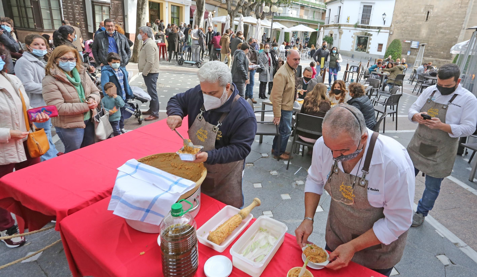 Puente de la Constitución,El centro de Jerez  llena de publico sus bares y terrazas