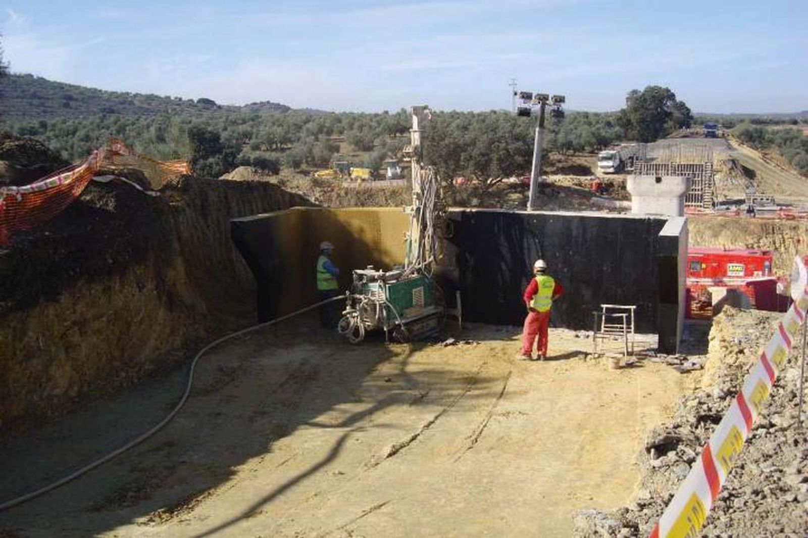 Los trabajos que desarrolla Adif en el arroyo de Las Tinajas