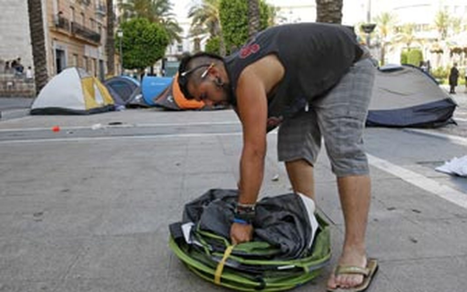El 15-M levanta la acampada del Arenal y se traslada a los barrios
