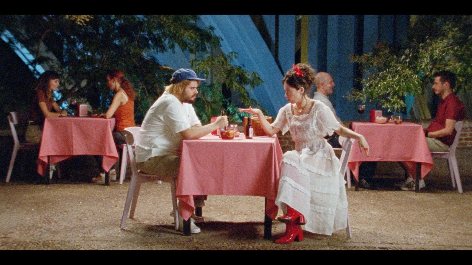 Brays Efe y Anna Castillo en una imagen del filme.