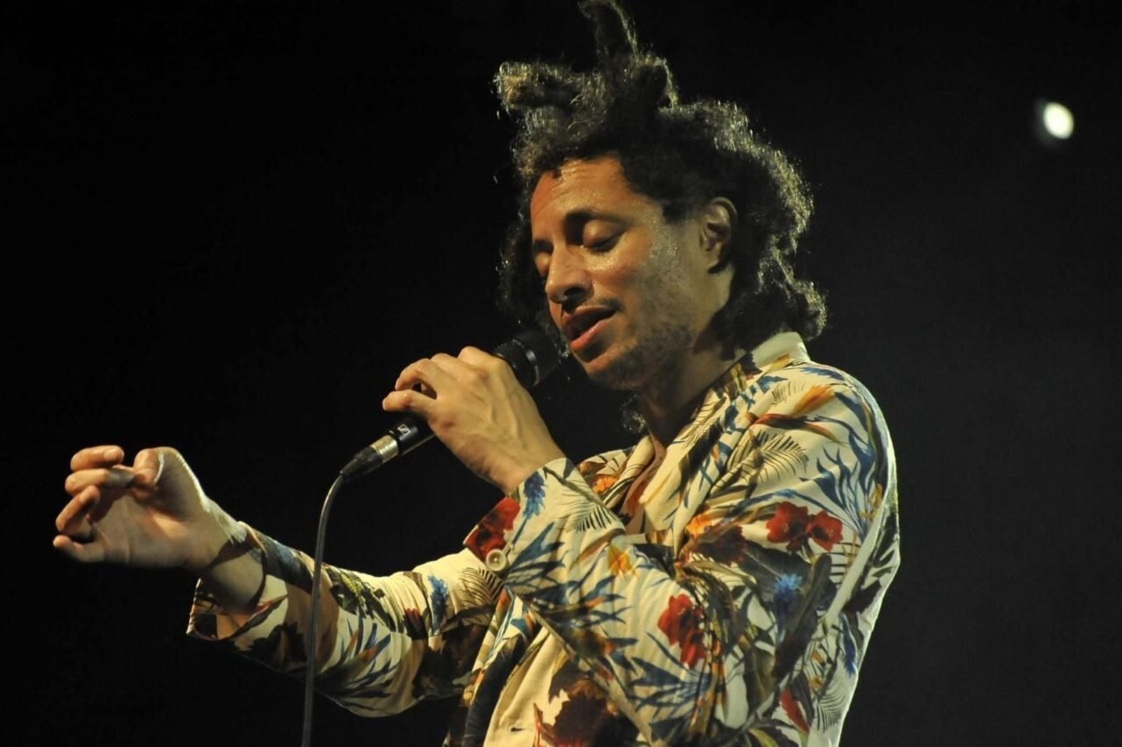 Jose James durante su actución con la que se cerro Jazz en la Costa 2022.