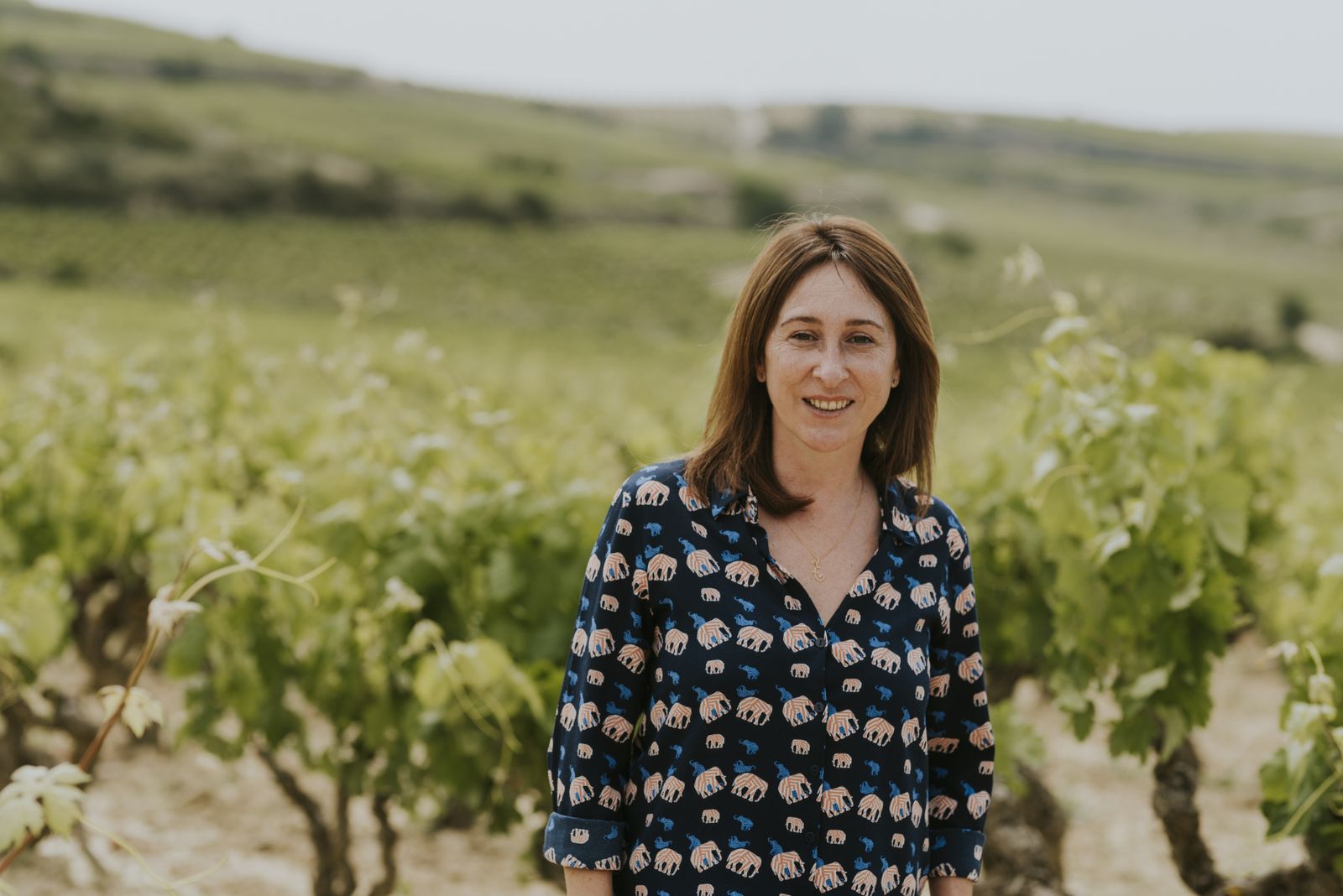 Teresa Gómez Campo, en uno de los viñedos de Ysios que trabaja día a día.