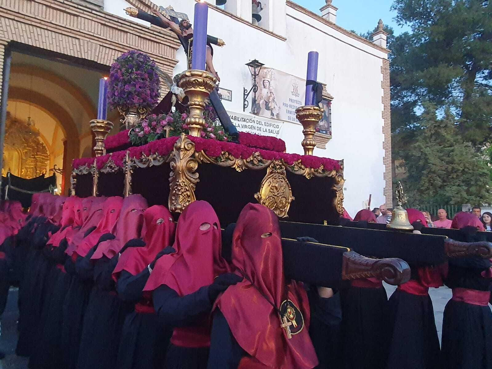 Martes Santo en Castro del Río: La procesión del Cristo de la Salud, en imágenes