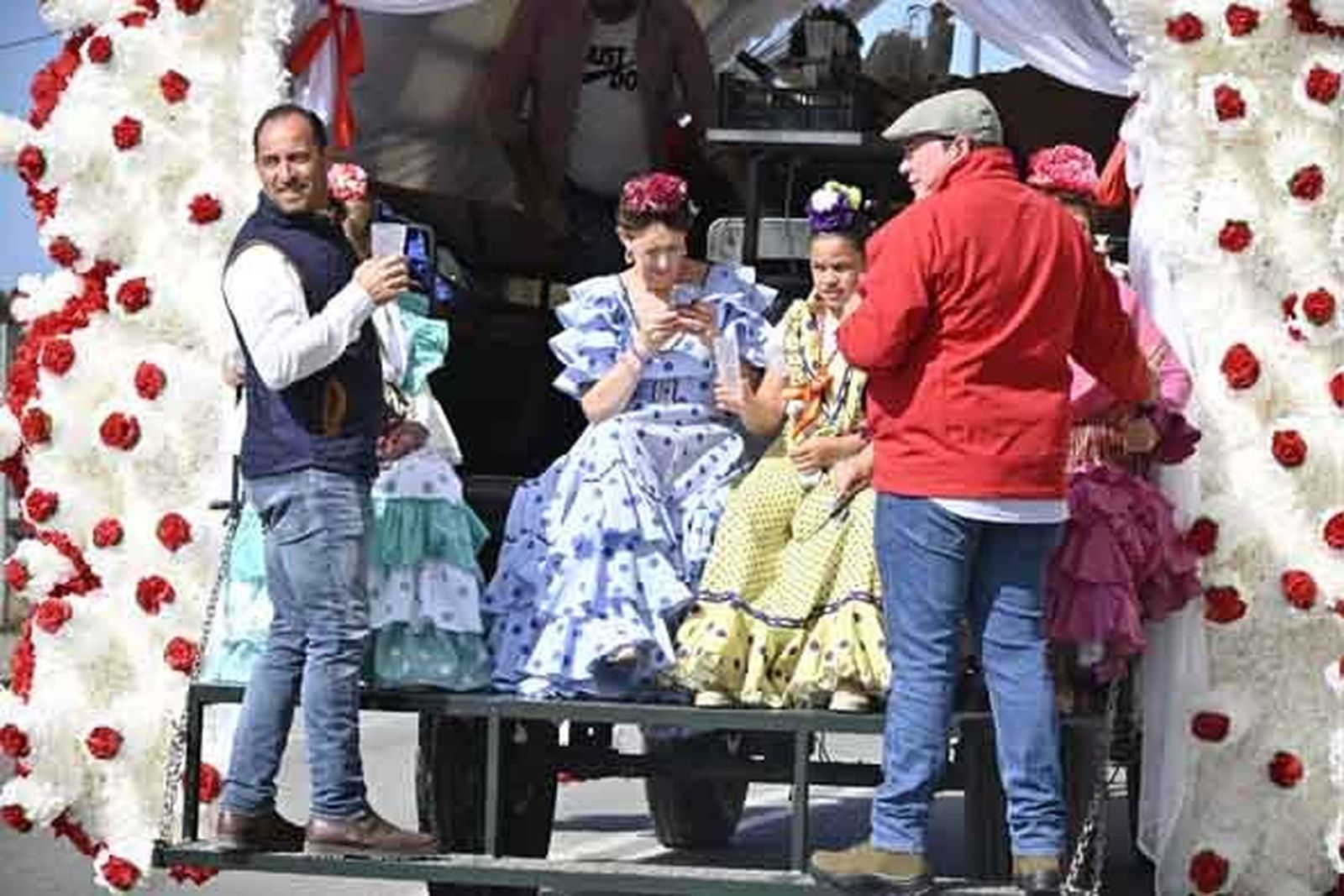 Las mejores imágenes de los peregrinos en la salida de Emigrantes