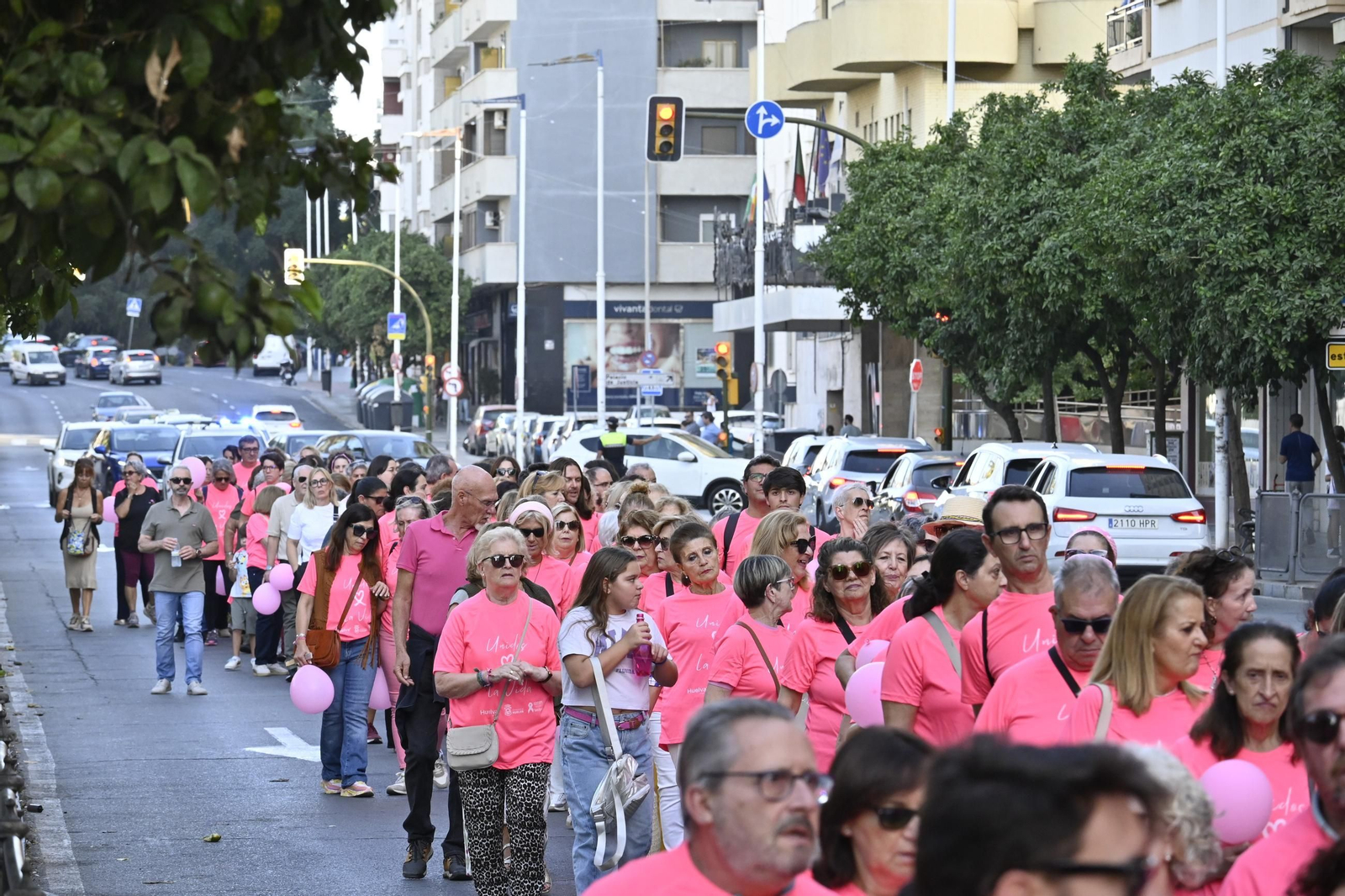 Cadena humana del día internacional del cáncer de mama