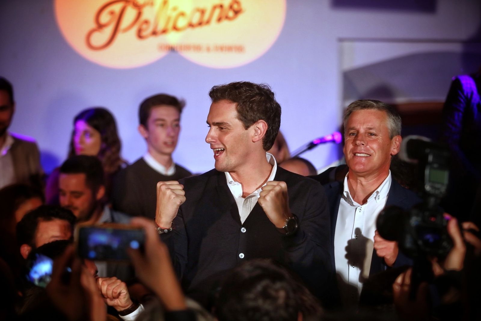 El líder de Ciudadanos, Albert Rivera, se ha estrenado arropado por sus compañeros en un acto en Cádiz.