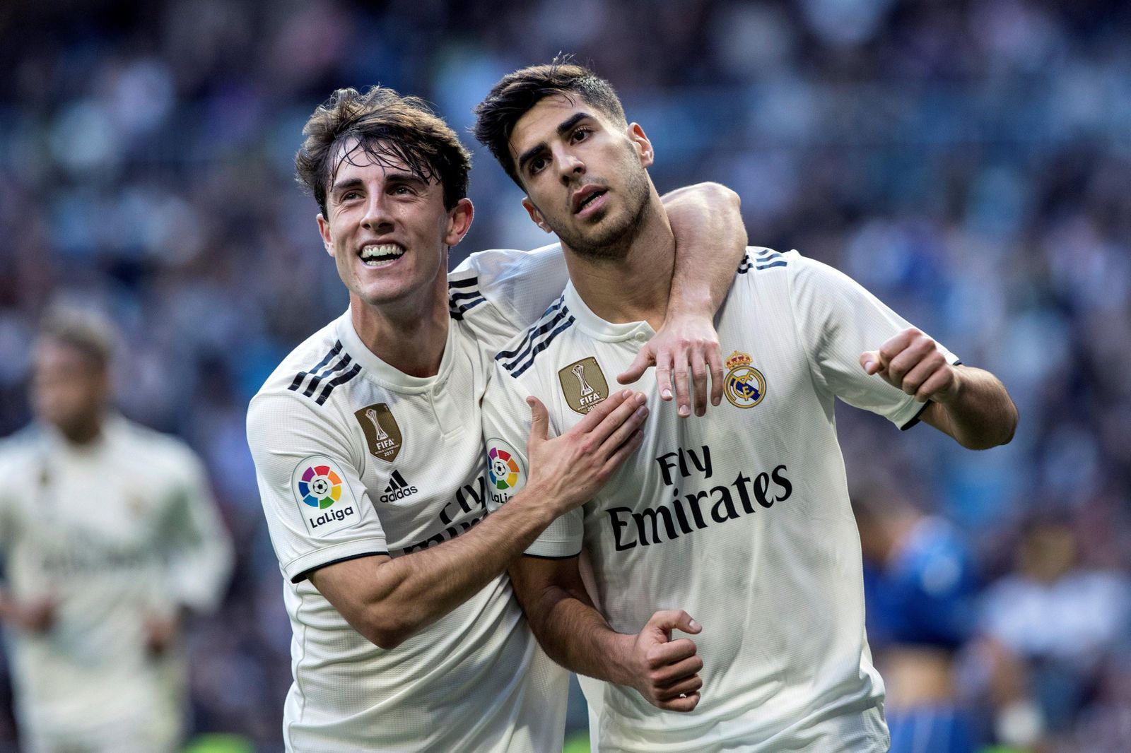 Odriozola felicita a Asensio tras su primer tanto.