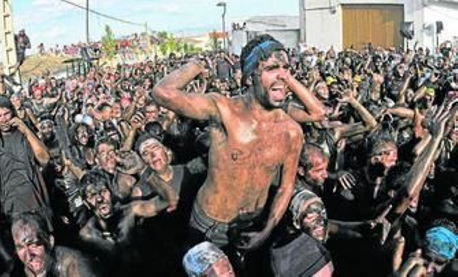 El Cascamorras se pinta de internacional