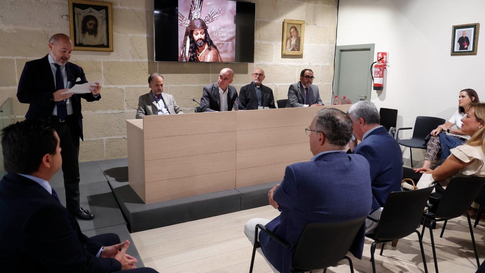 El Salón Clemente de la Parroquia del Sagrario durante la presentación del libro