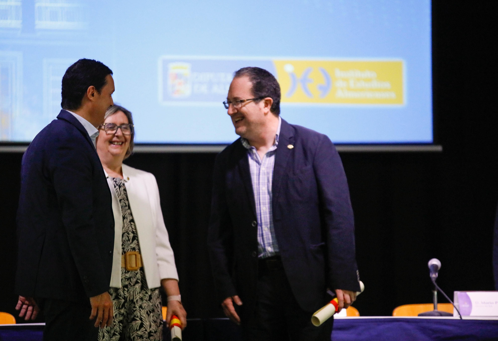 Imágenes de la entrega de los Escudos de Oro del IEA y la celebración de su Plenario