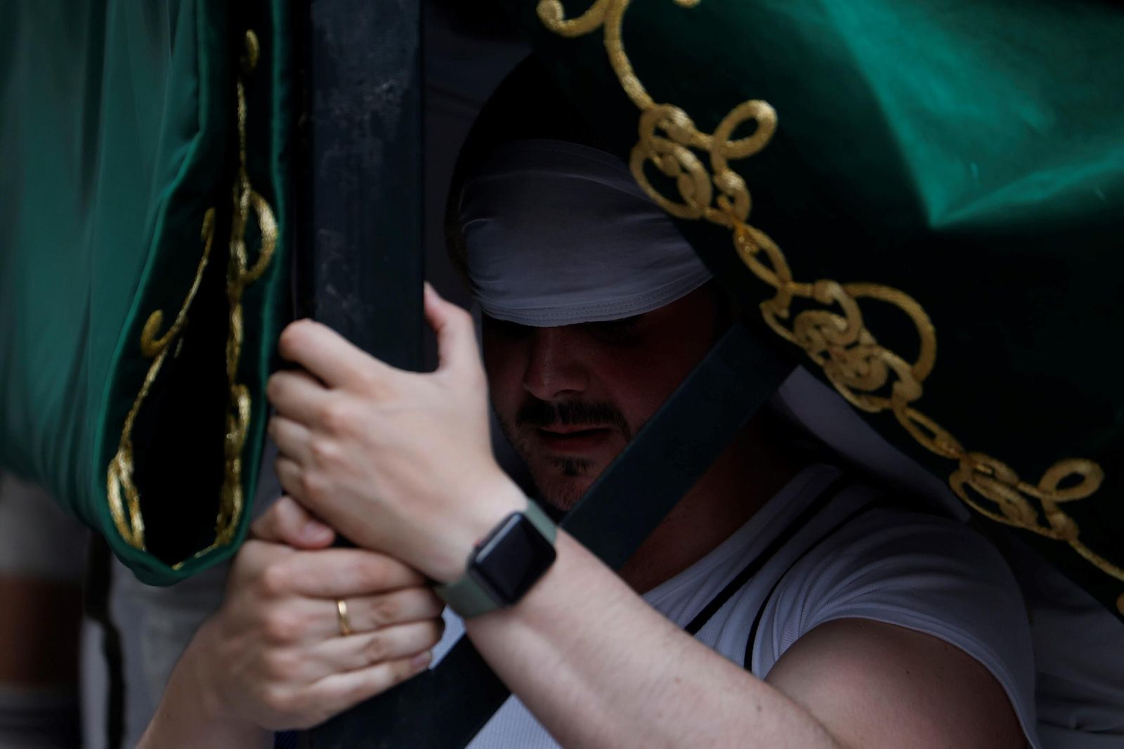 La procesión de la Sagrada Cena en este Jueves Santo de Córdoba, en imágenes