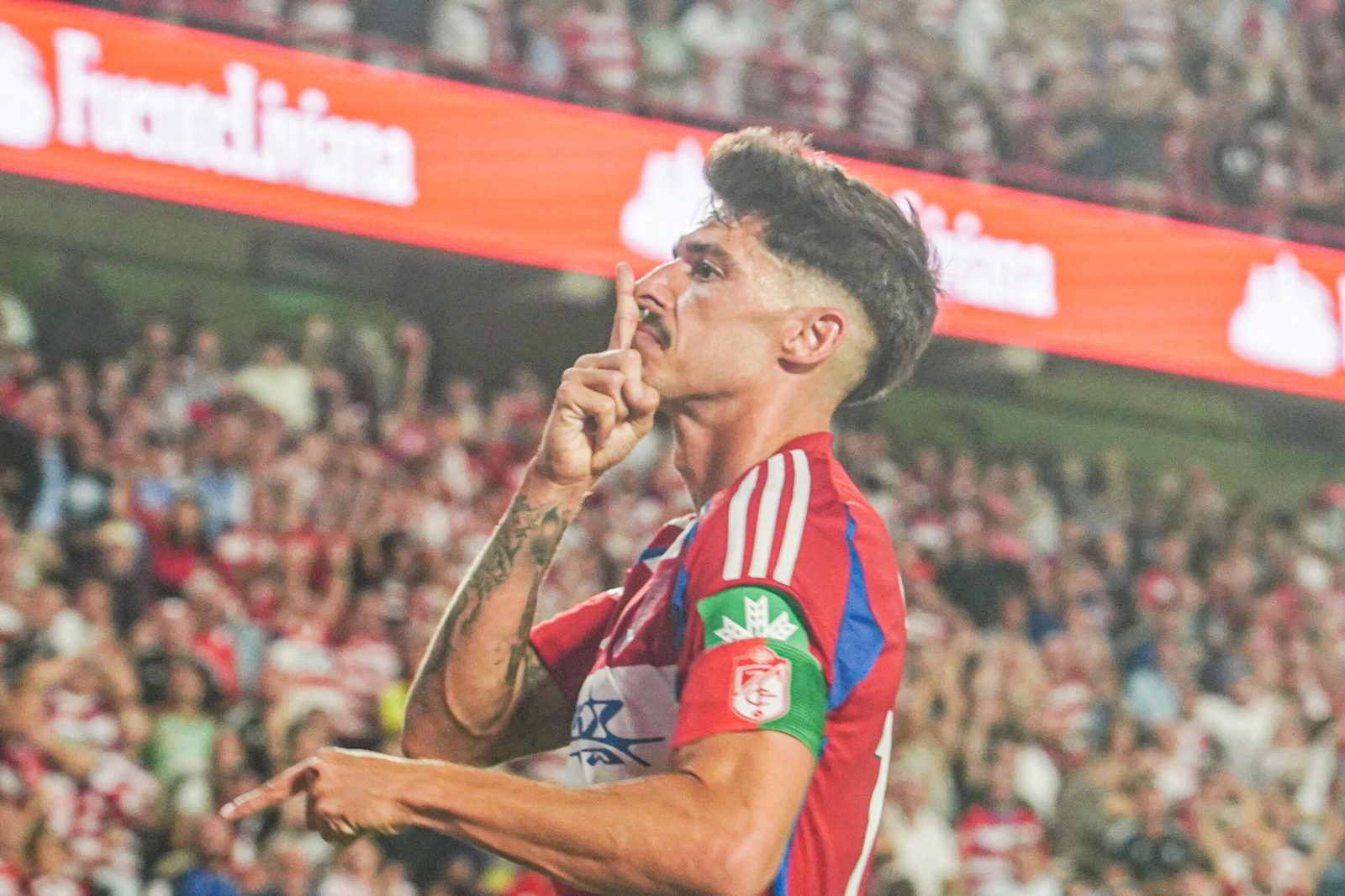 Neva cuando mandó callar a la grada de Los Cármenes.