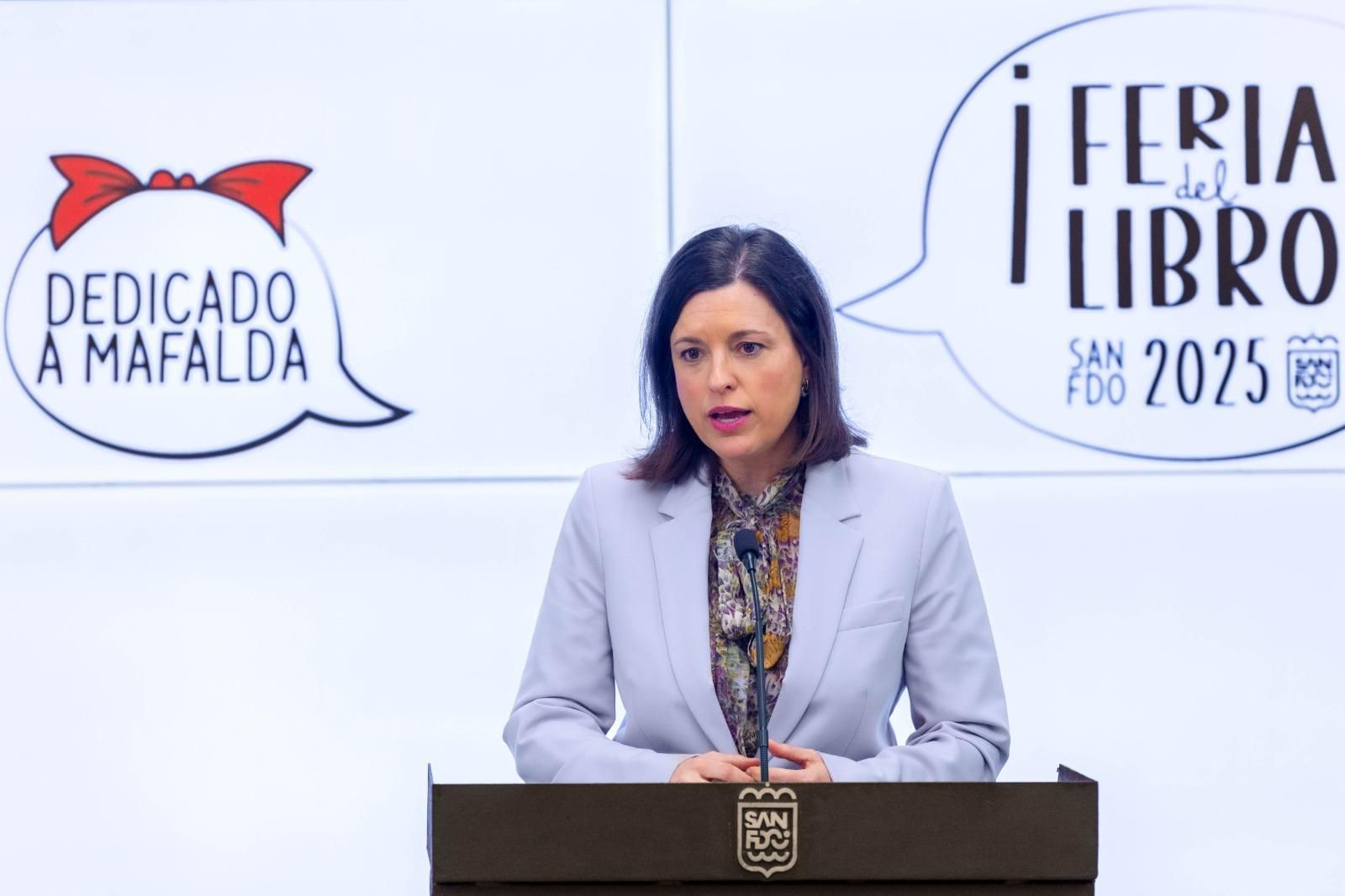 La alcaldesa de San Fernando, Patricia Cavada, durante la presentación de la Feria del Libro 2025