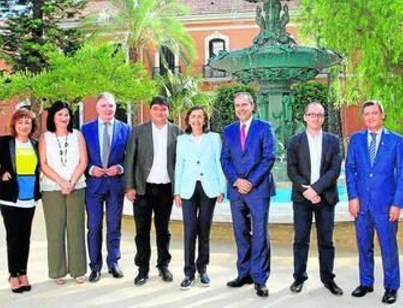 Rosa Aguilar, junto al alcalde de Huelva, Gabriel Cruz, el director de Egeda, Miguel Ángel Benzal, y otras autoridades.