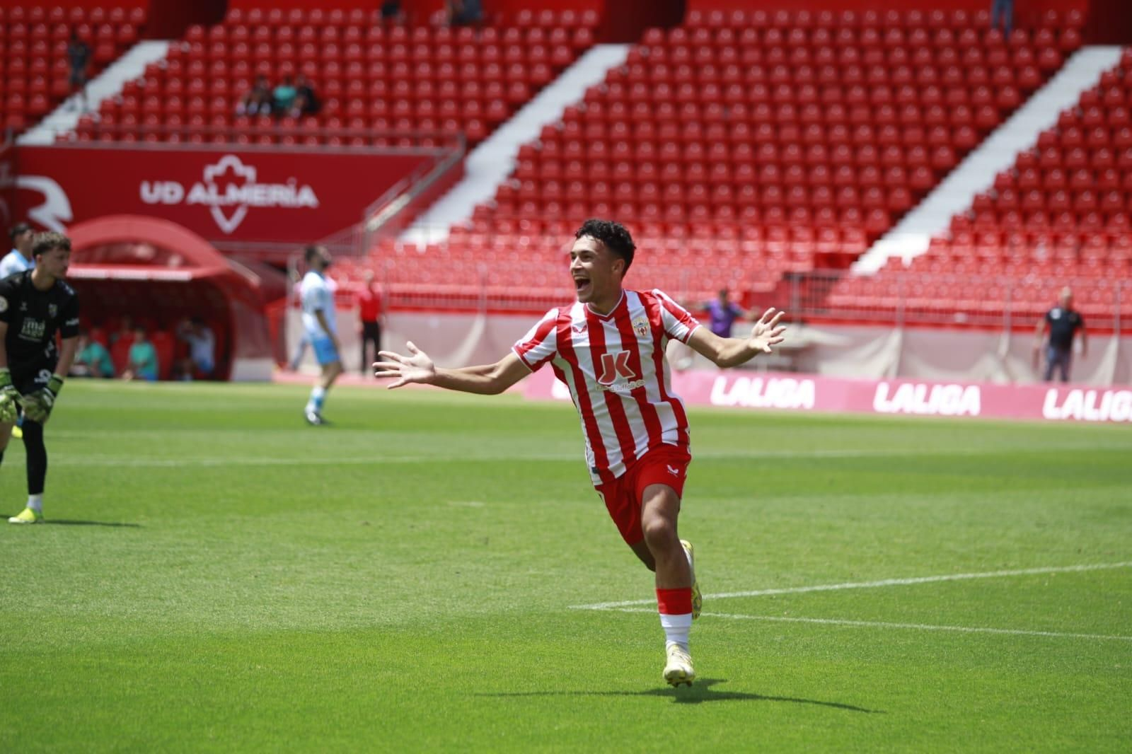 Valen celebra un gol con el filial contra el Atlético Malagueño en el play off de ascenso a Segunda RFEF de hace dos temporadas.