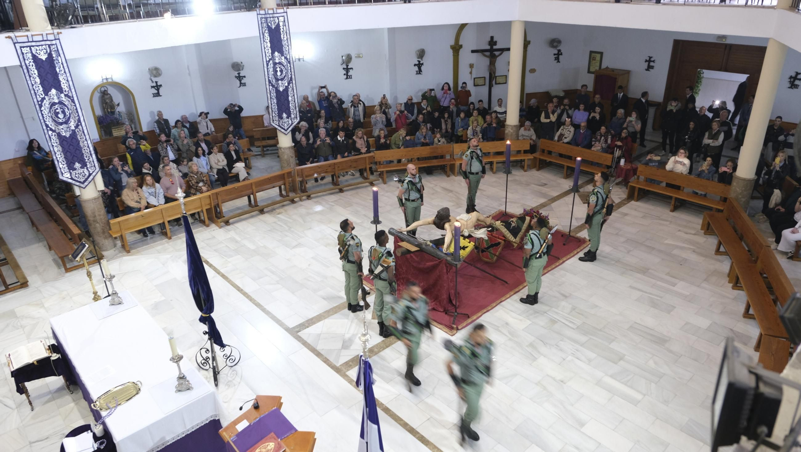 La Legión custodia el Cristo de la Buena Muerte en la Semana Santa de El Parador 2025