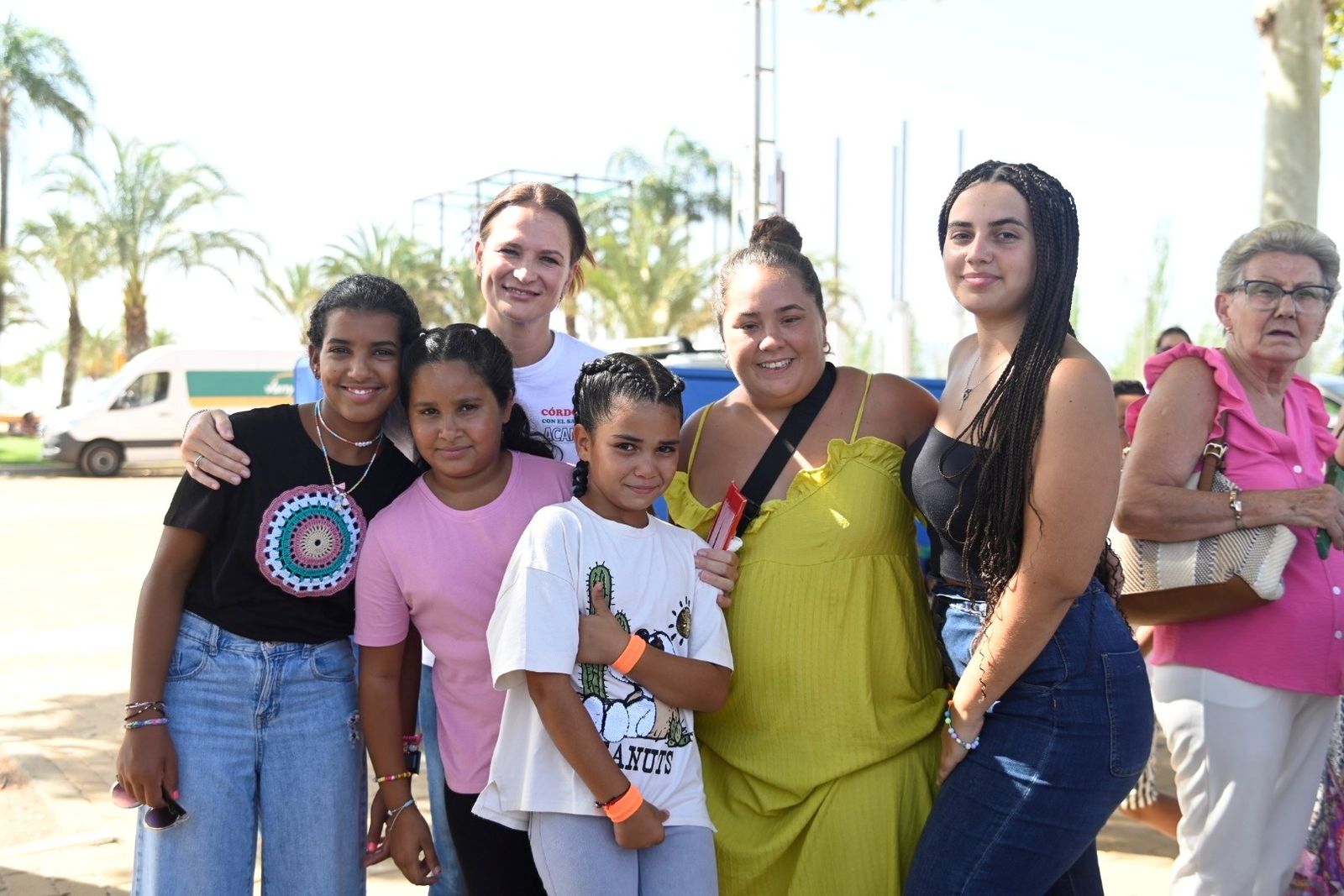 La emotiva despedida de los niños saharauis de Córdoba, en imágenes