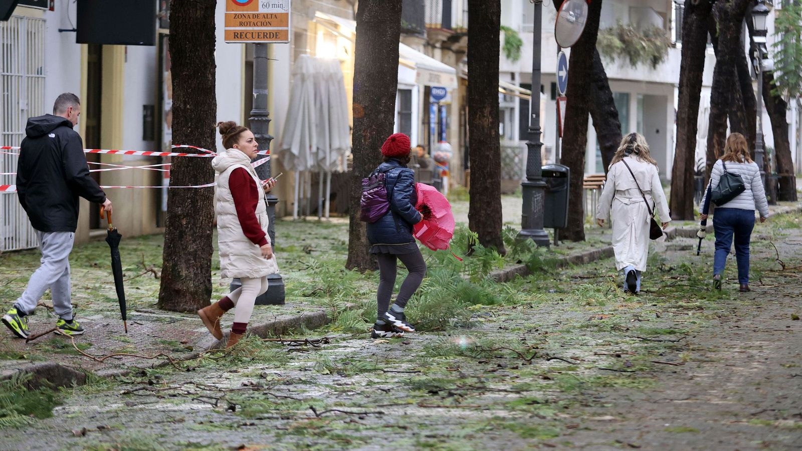 Imágenes del paso de la borrasca Kristin por el centro de Jerez