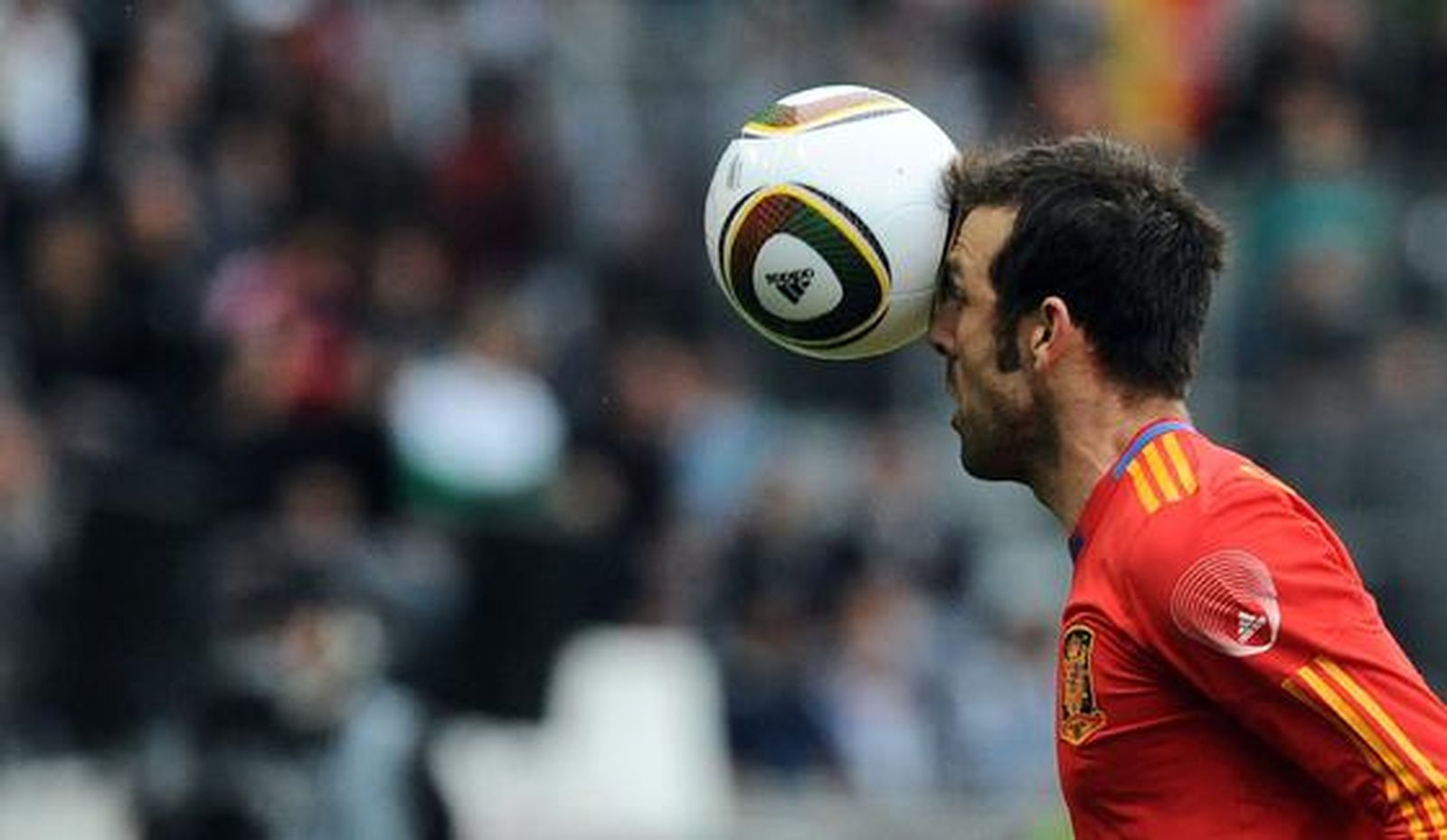 España sufre para superar a Corea en su penúltimo amistoso antes de viajar a Sudáfrica. / AFP