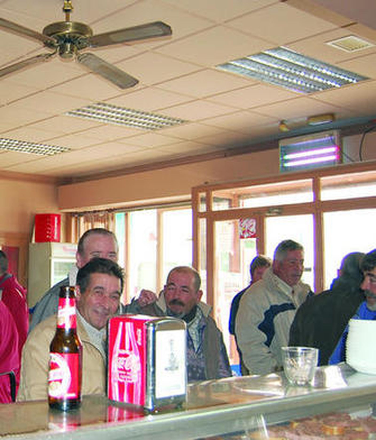 Protesta de jornaleros a escasos metros de la puerta de la sede de Asaja.