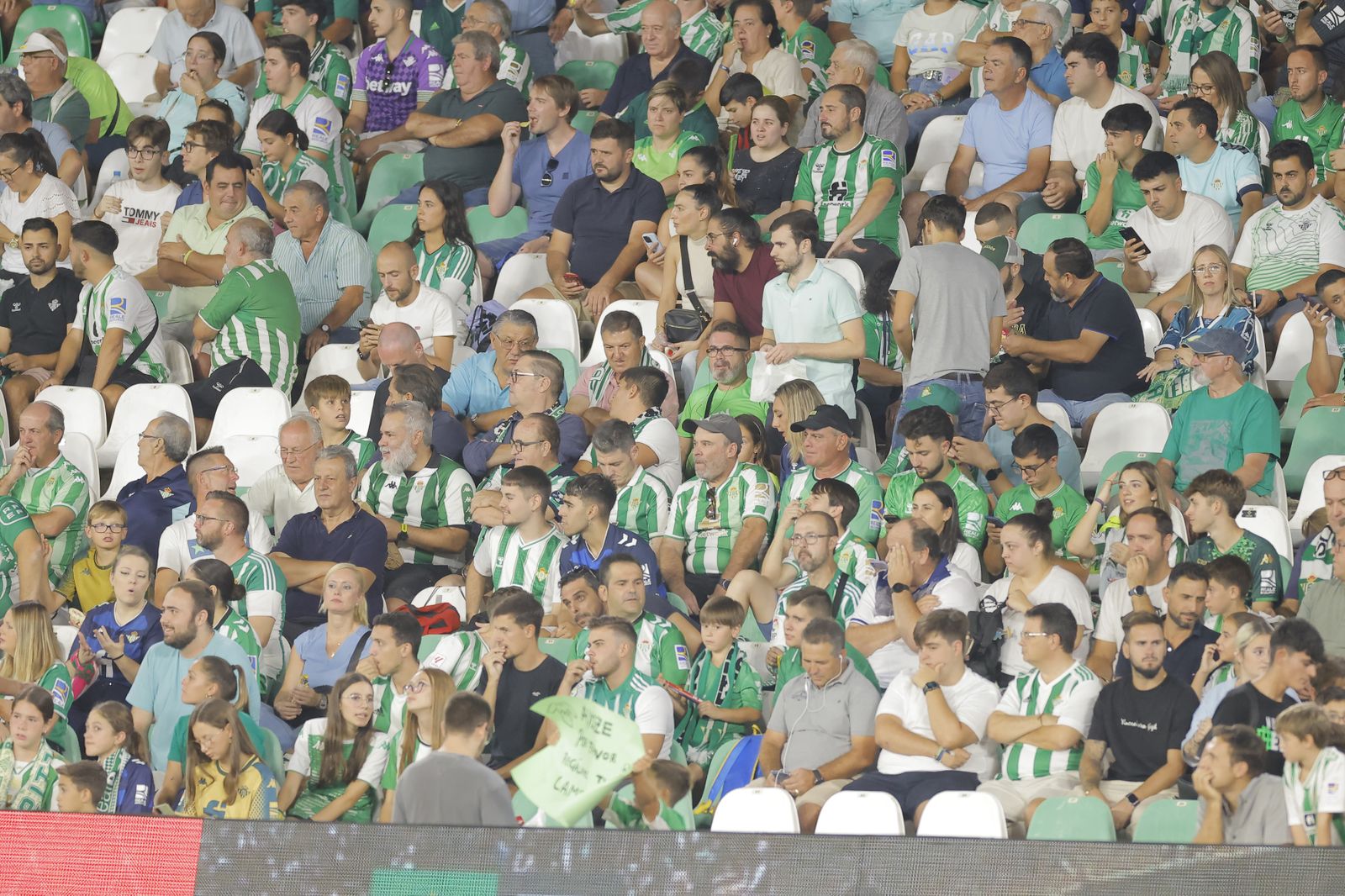 Búscate en las fotos del Betis-Valencia