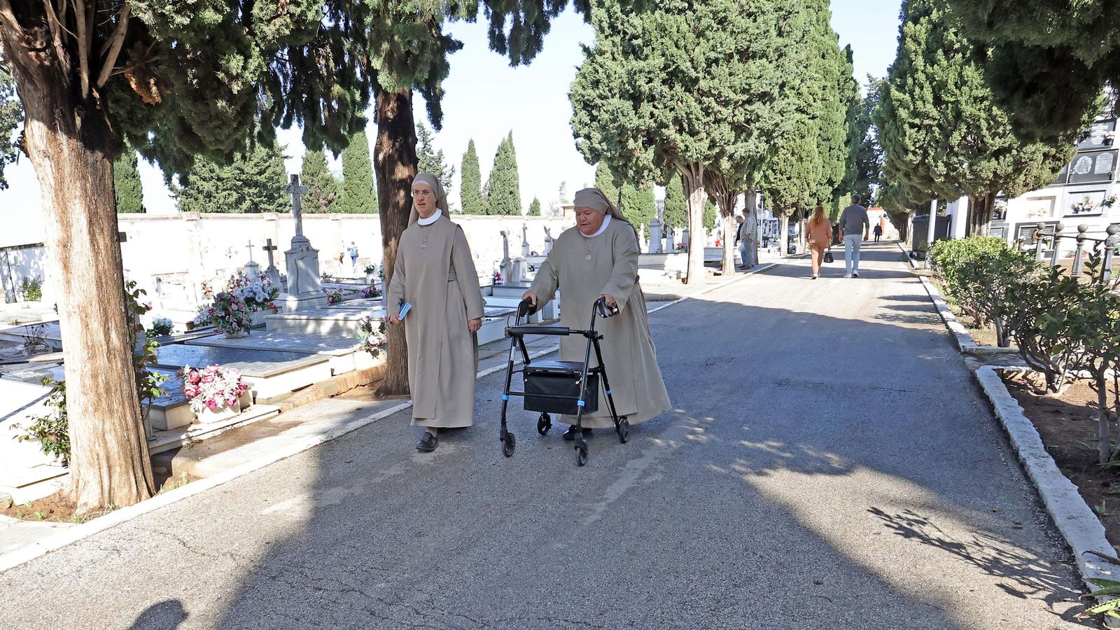 Imágenes del cementerio de Jerez en el Día de los Fieles Difuntos